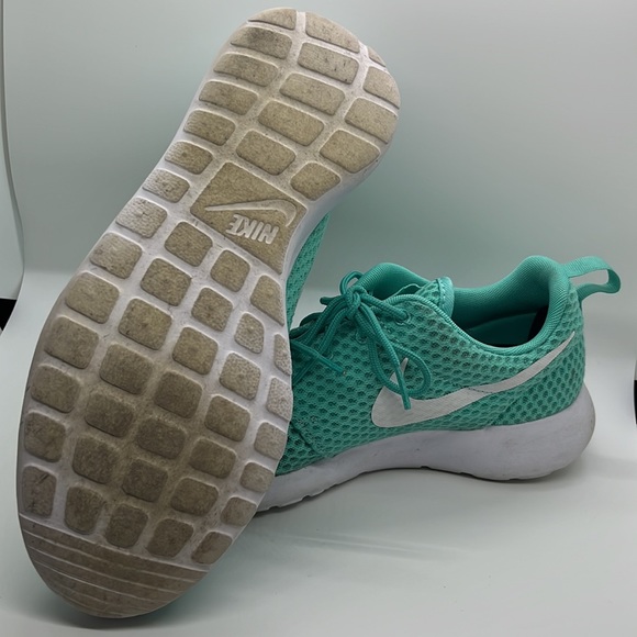 8.5 calypso/white roshes - Picture 3 of 3